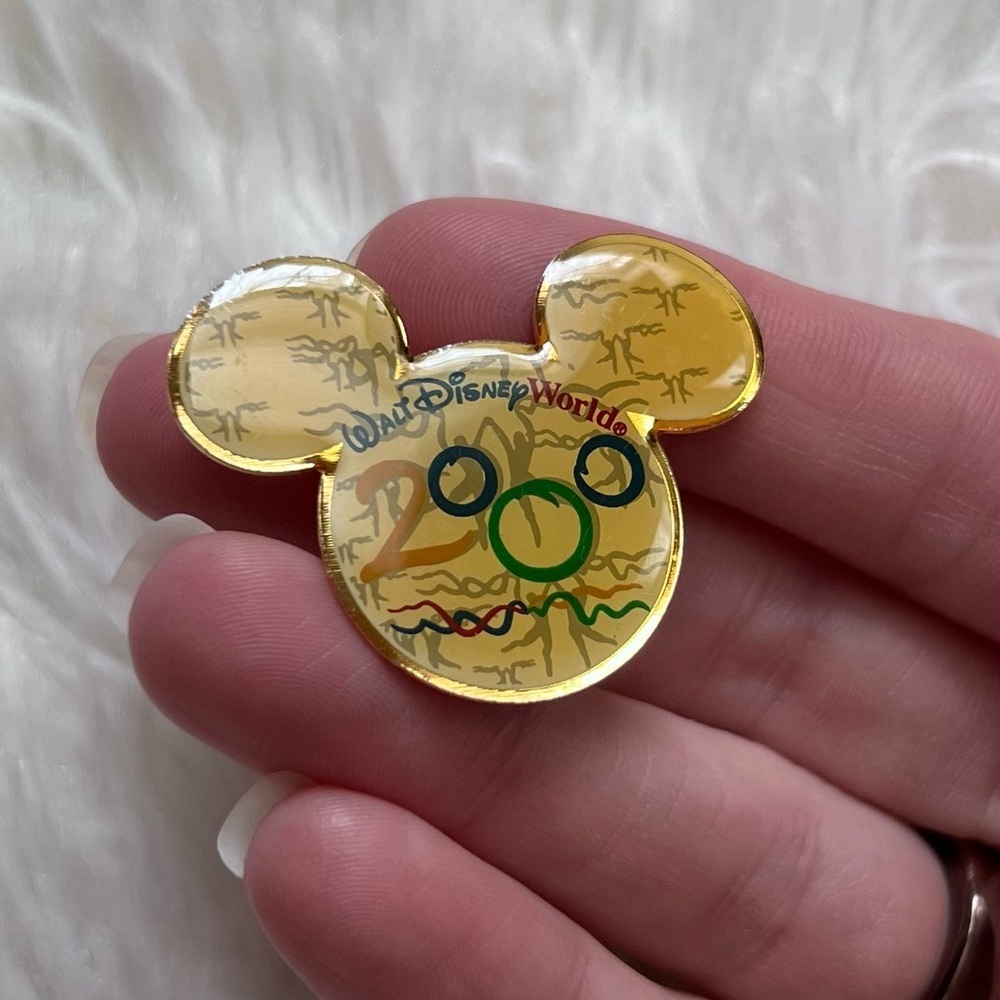Disney Pintraders Walt Disney World “2000” Millenia Celebration Pin
